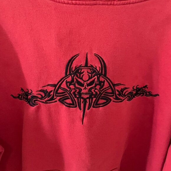 Top Heavy Clothing 💀 2000s Y2K Skull - Skater - Pullover Hoodie - Red & Black - Picture 3 of 10
